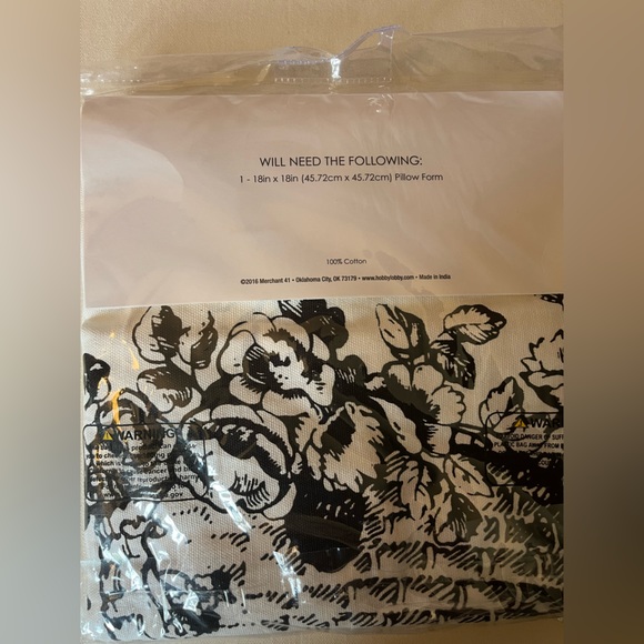 Merchant 41 Pillow Cover. Off white/ Tan with Black Accents. Brand New w/tags - Picture 3 of 6